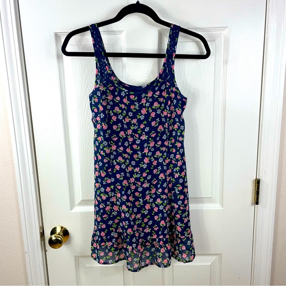 abercrombie kids Other - 💥4/$20💥 - Abercrombie dress with roses
